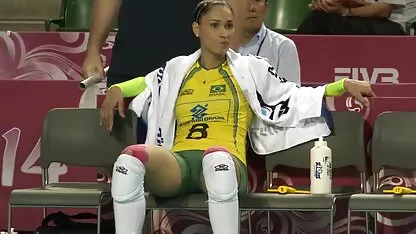 Djevojčica hoda gola oko kuće prijatelja i upoznaje mladog čuvara 100 porno tube