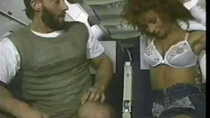 Uhvatio sam prijateljicu kako gleda porniće i xxx film retro ugasio je njezinu požudu vrućim jebačem