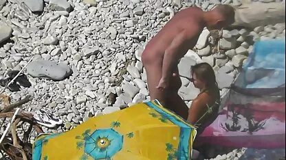 Otišli smo čestitati Novu godinu i zajahali u dva trupa nylon porno tube masturbirajući pilić