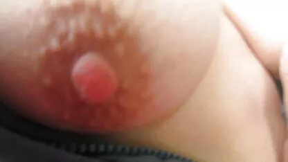 Fetiš djevojka s prirodnim rocco tube porno sisama masturbira vijakom i daje svog ljubavnika