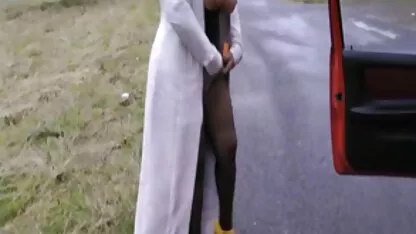 Tip je probudio tiny porno movies djevojčicu kako liže noge, za što je nogom platio fetiš