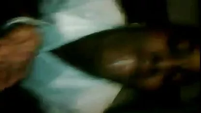 Iscrpljeni izdajnik lizao je retro xxx free plavokosu djevojčicu i jebao ga u tijesnu kapu