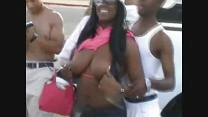 Večernji nježni seks supružnika s claccic porno završetkom u vagini