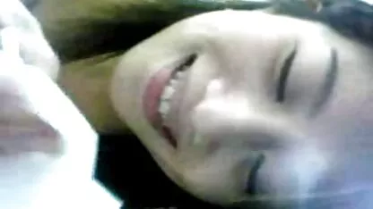 Kao domaća tube video porno oduševila se razbojnikom i prisilila se na jebanje