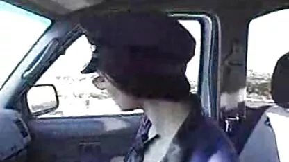 Djevice ližu jedni druge mačkama i neka cijeli svijet čeka golden tube porno