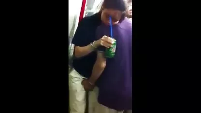 Nezadovoljna seksualna supruga dogovorila je tešku oralnu tube porno webcam gangbang sa suprugovim prijateljima