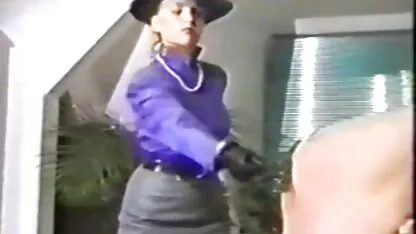 Zgodni momak prdne nesputanu tube erotic film ljepotu na javnim mjestima