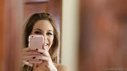 Mlada ruska djevojka sisa kurac filme porno cu arabe na krevet za momka