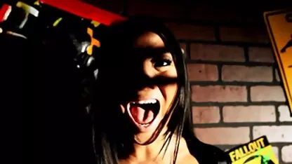 Sitna plavuša zna kako porn tube tinto brass ugoditi muškarcima