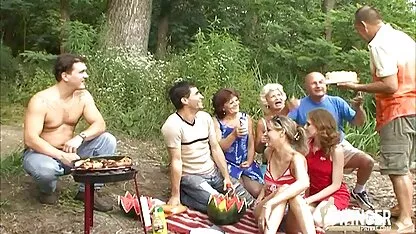 Nisam mogao razabrati geometriju, ali ona xxx retro film se profesionalno zajebavala