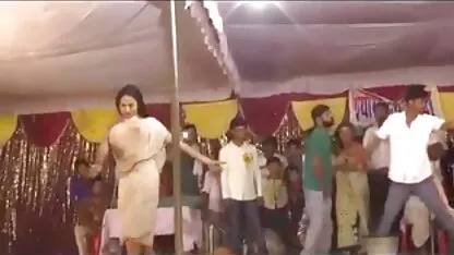 VIP klijent u klubu ispekao je vrućeg erotic tube film striptizeta u sočnom guzici