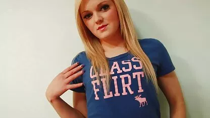 Kako ne bi pornó sex video pustila svog dečka na posao, plavuša je puknula u guzicu