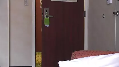 Redatelj nije mogao odoljeti i posadio je mladu casting movies xxx ljepoticu u tijesnu guzicu