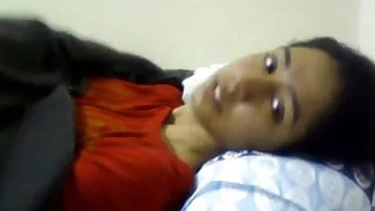 Mišićava porno tub 18 drolja završila je obrijanu pičku tetovirane studentice