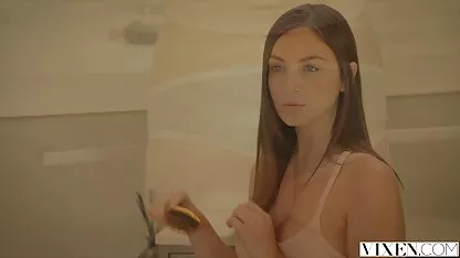 Petite mršava učvršćuje uski anal na tubepornfilm moćnom članu svog ljubavnika