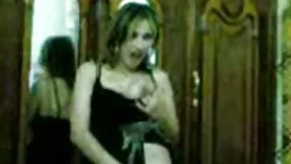 Razočarani momak jebao je zrelu retro films sex damu u sočnoj kape u vidikovcu