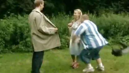 Bezobzirni student koji se svađao thai porno tubes s prijateljima dao je ravnatelja na stolu za bazen