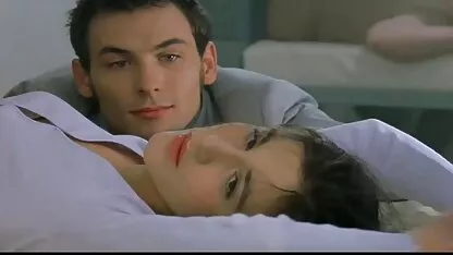 Djevojka je porni classic uvijek spremna da ga momak udari u dupe