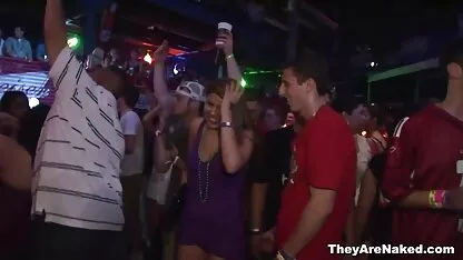 Došla tube porn cinema sam posjetiti susjeda i pristojno sjela na člana