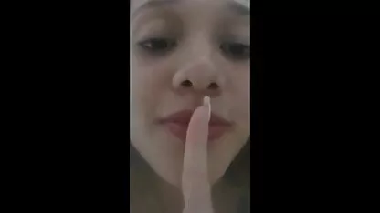 Prsata MILF nalazi zdrav kurac retro porno full movies za sebe u sobi za opremanje