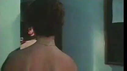 Očuh jebe zaokupljenu maćehu u sekx videok spavaćoj sobi za nered u kući