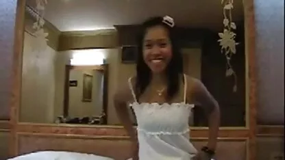 Za vrijeme kiše ćelavi trener širi retro film porn minijaturnog sportaša za seks