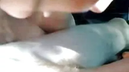 Natočio je svoje latino ulje u dvorištu i brbljao na svježem poorno film gratis zraku